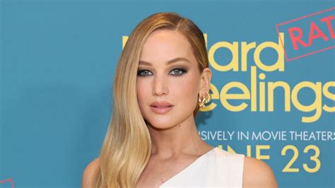 jennifer lawrence boobs|Jennifer Lawrence shocks fans by getting completely naked in。